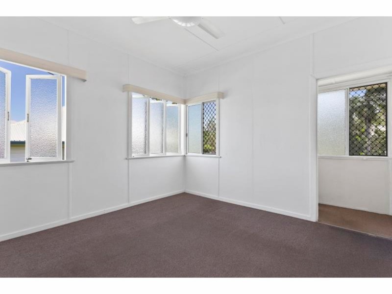 6 Thackeray Street, Park Avenue QLD 4701